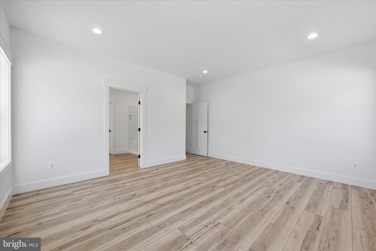 825 Avanti Drive photo 29