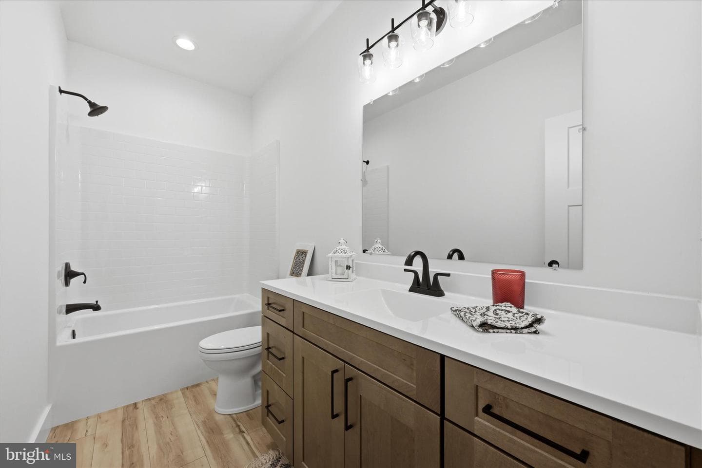 825 Avanti Drive photo 30