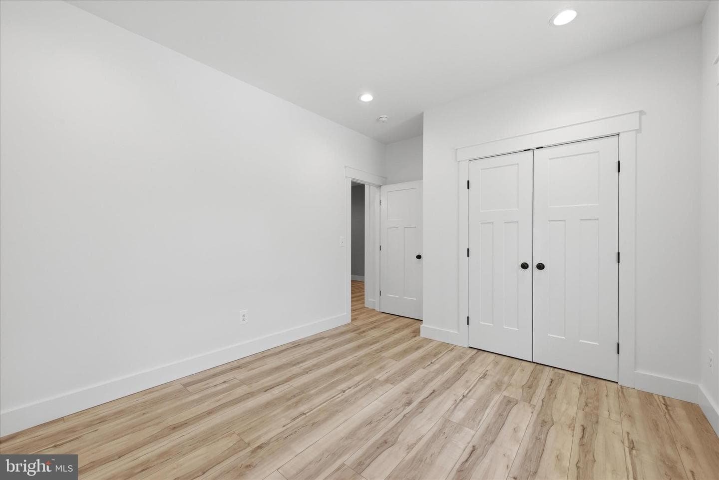 825 Avanti Drive photo 32