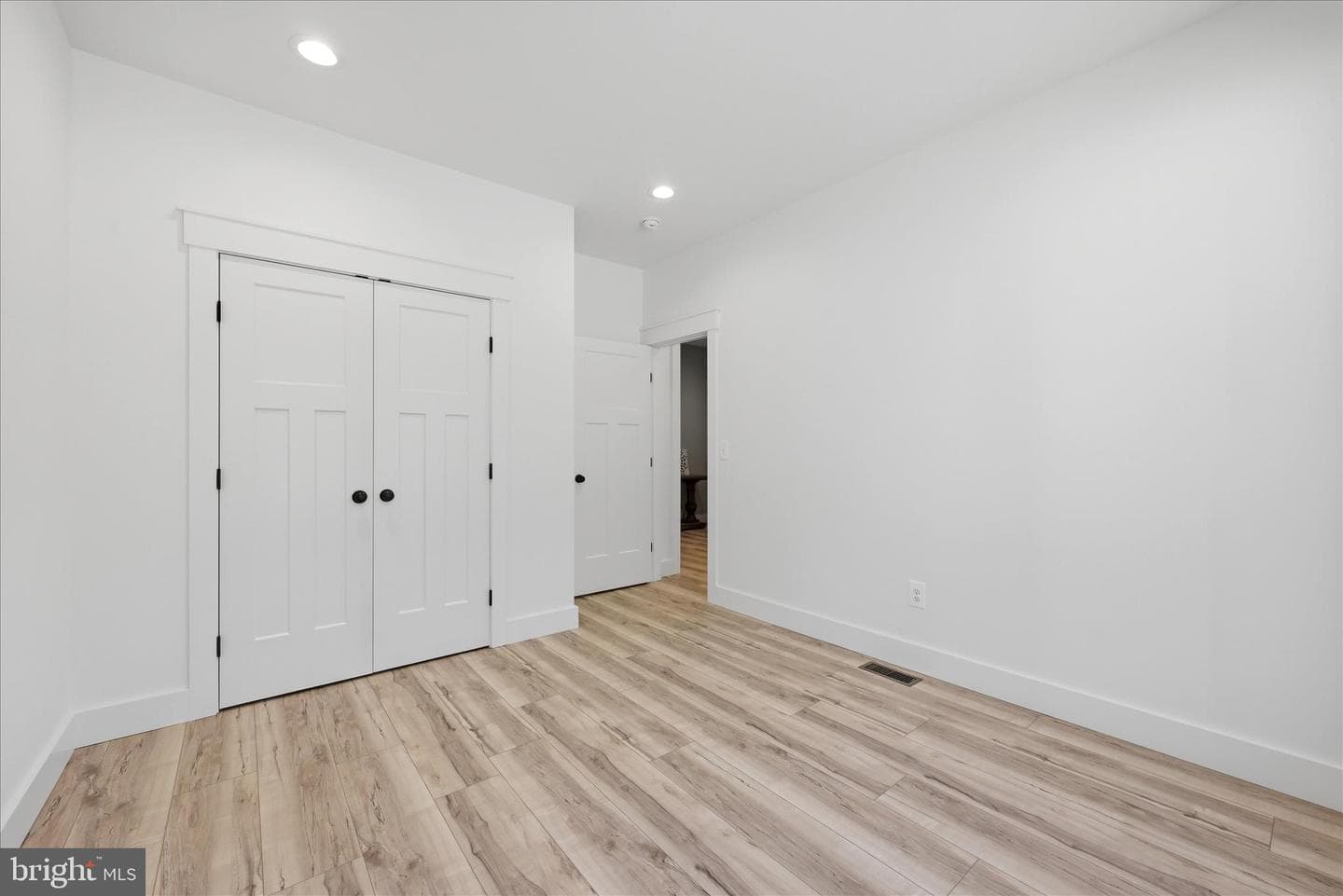 825 Avanti Drive photo 34