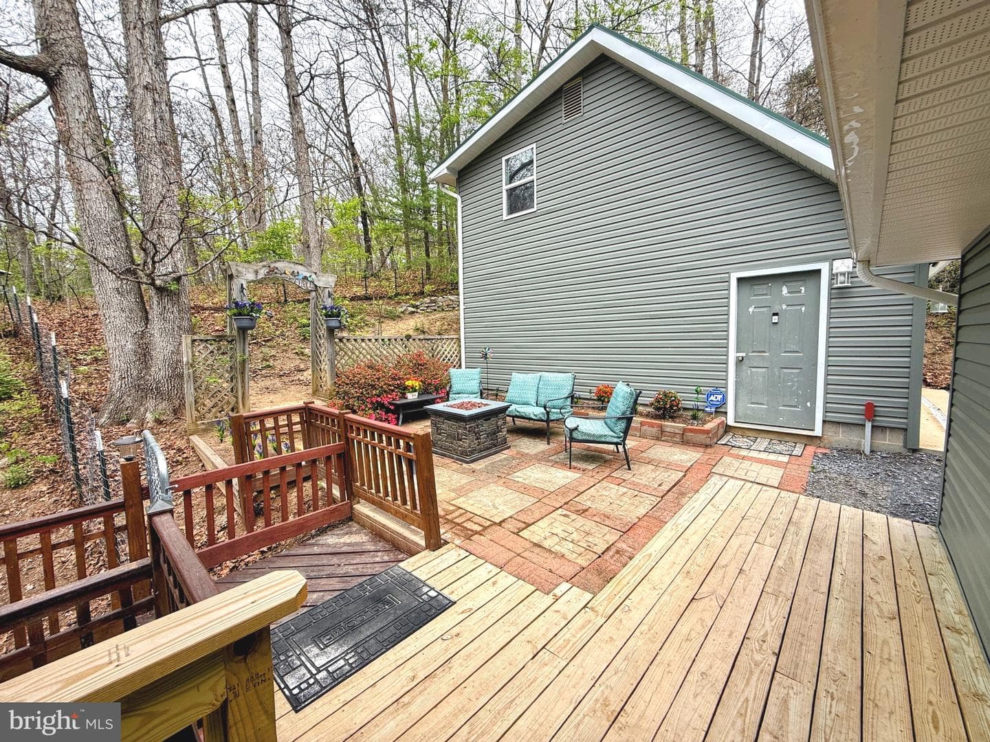 385 Crowfoot Lane photo 12