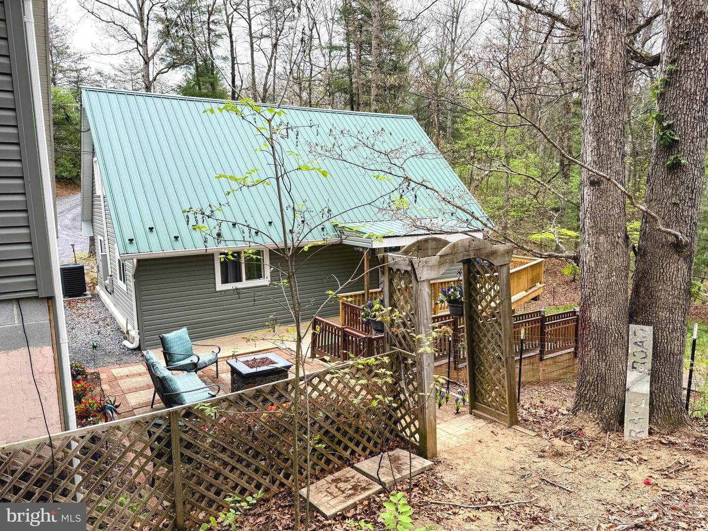 385 Crowfoot Lane photo 14