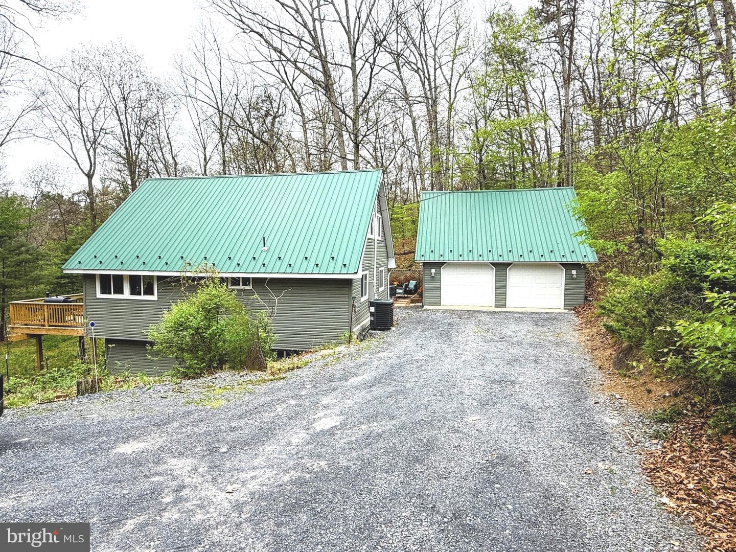 385 Crowfoot Lane photo 2