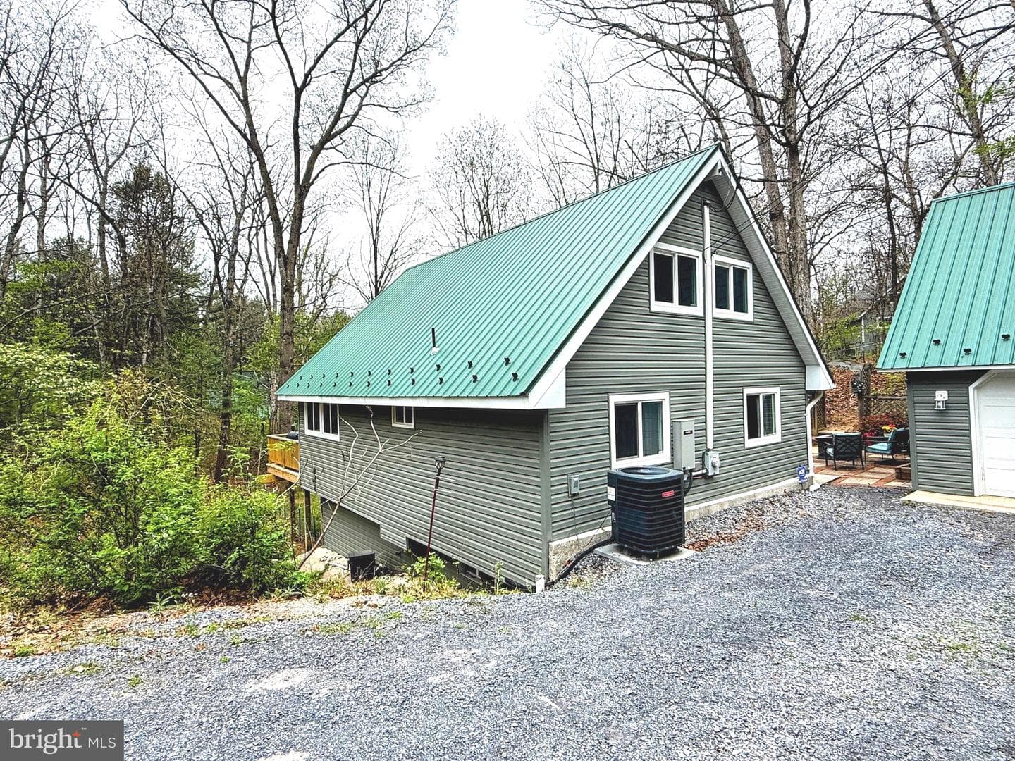 385 Crowfoot Lane photo 3