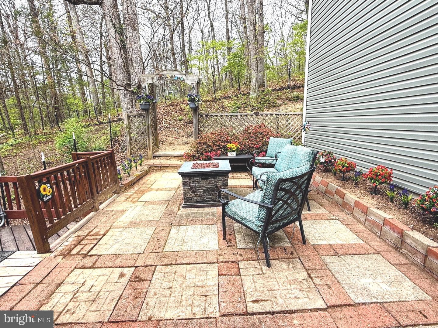 385 Crowfoot Lane photo 8