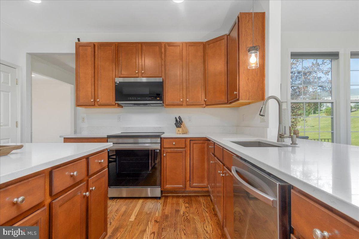74 Hewitt Drive photo 13