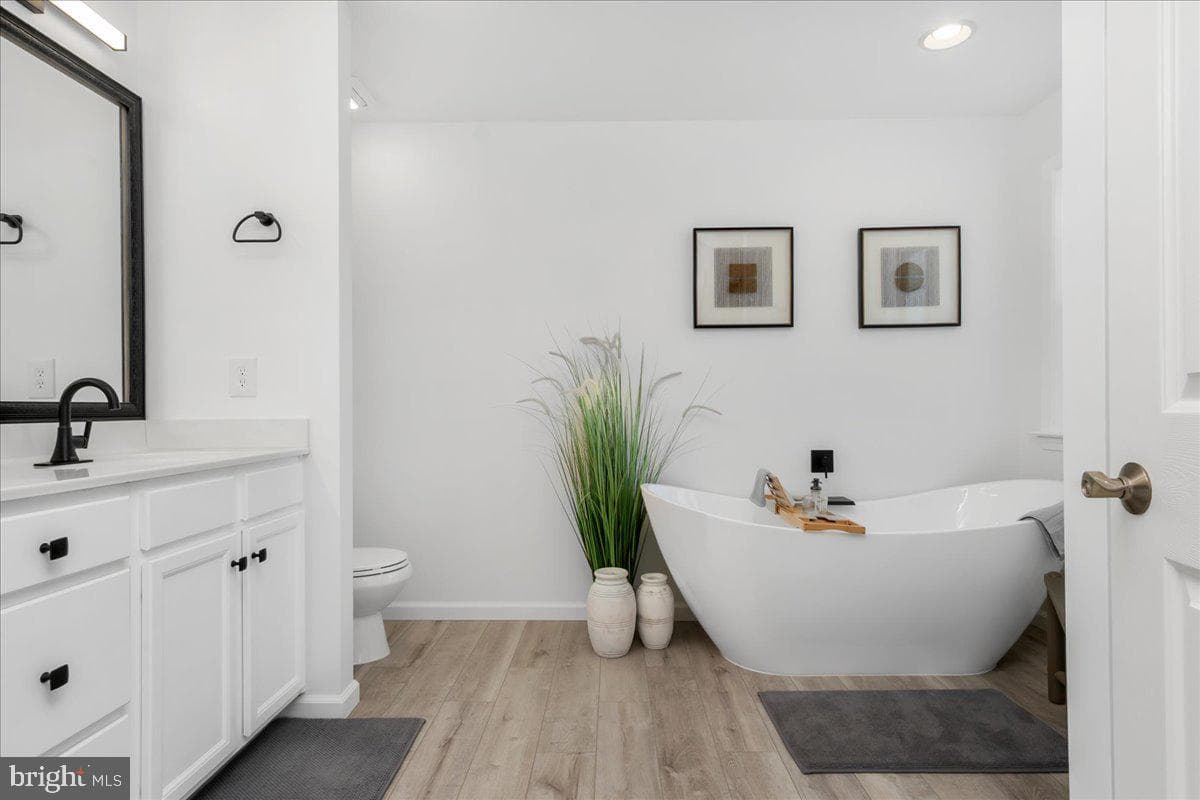 74 Hewitt Drive photo 31