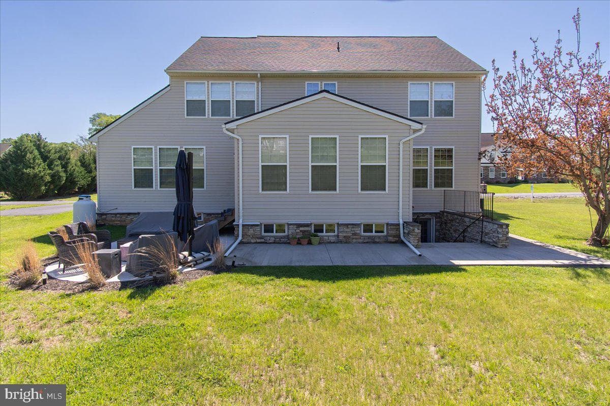 74 Hewitt Drive photo 44