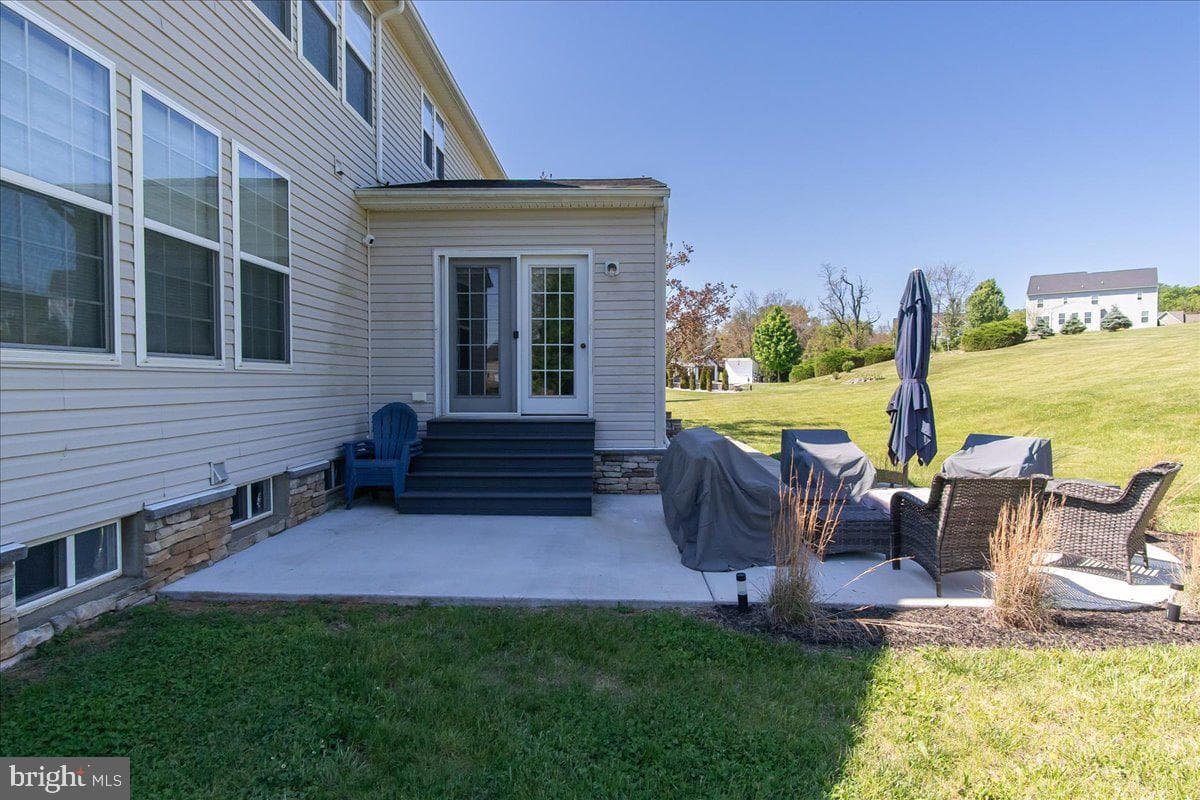 74 Hewitt Drive photo 45