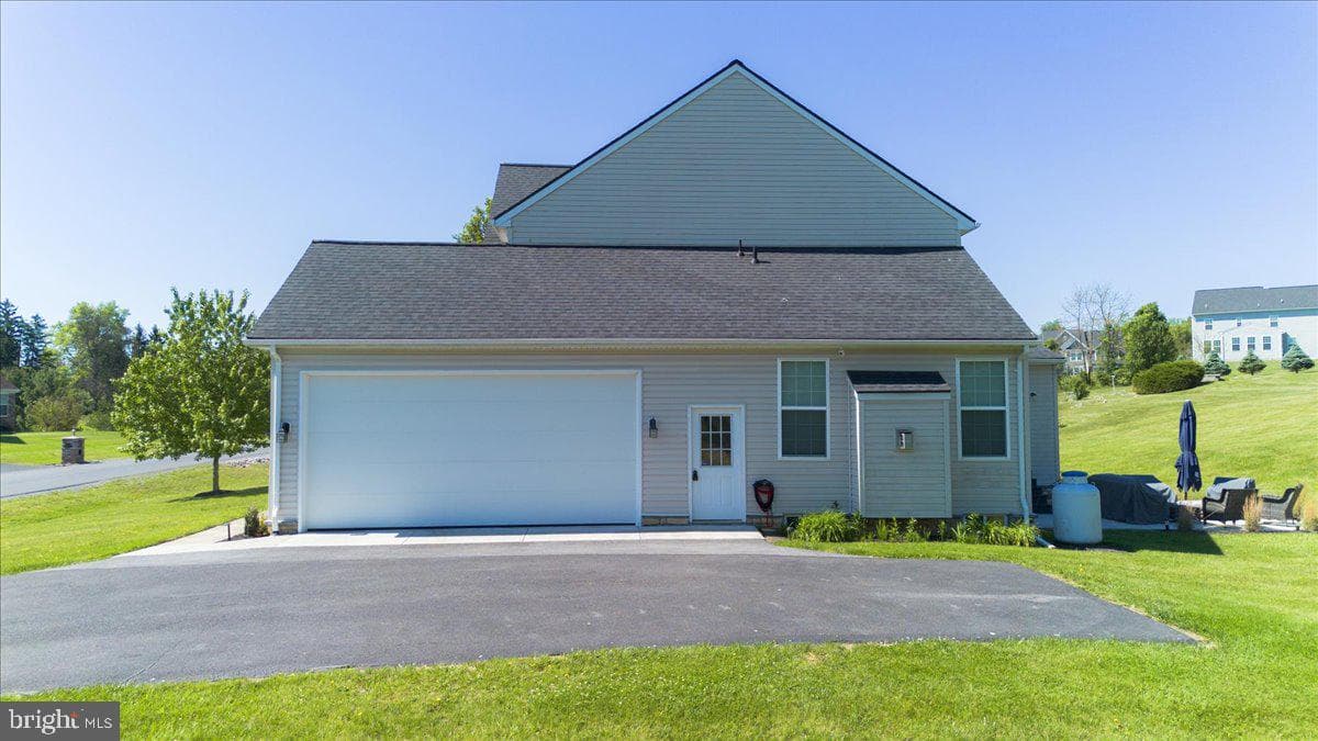 74 Hewitt Drive photo 47