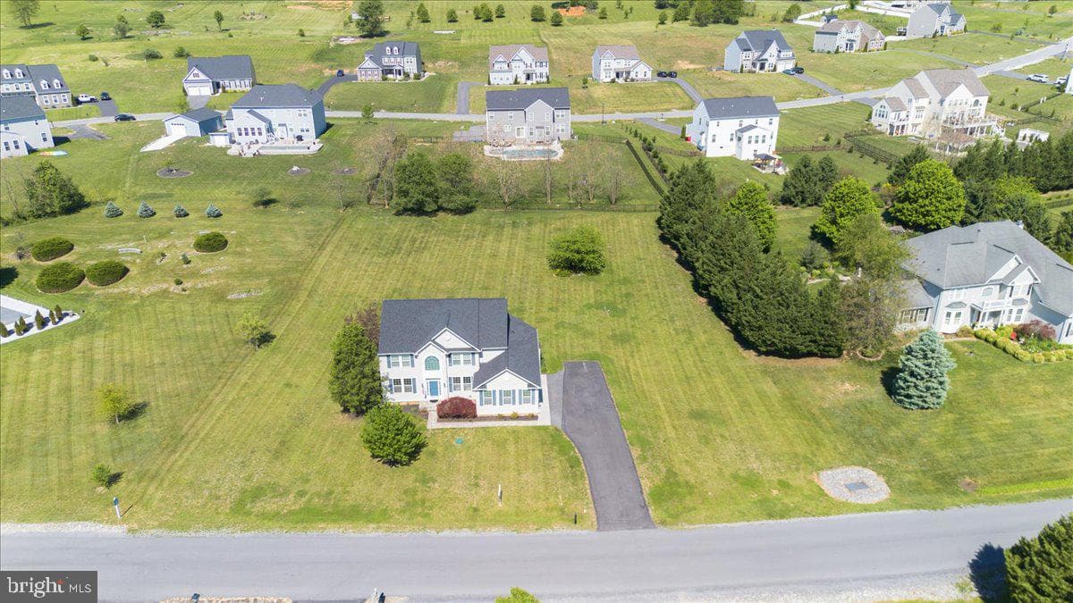 74 Hewitt Drive photo 48