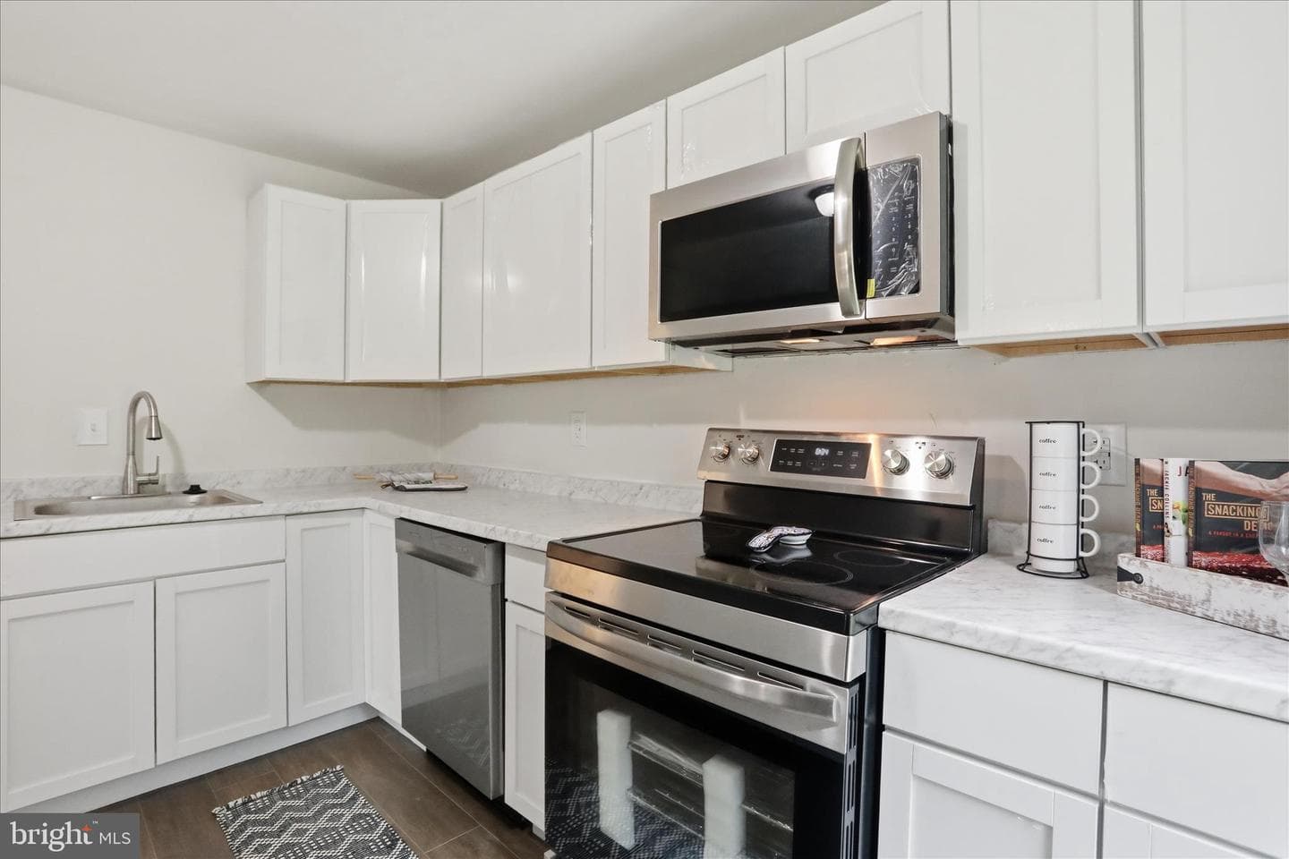 604 E Stephen Street photo 16