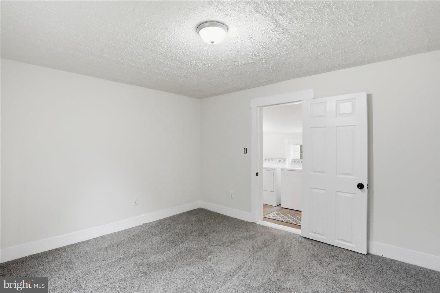 604 E Stephen Street photo 25