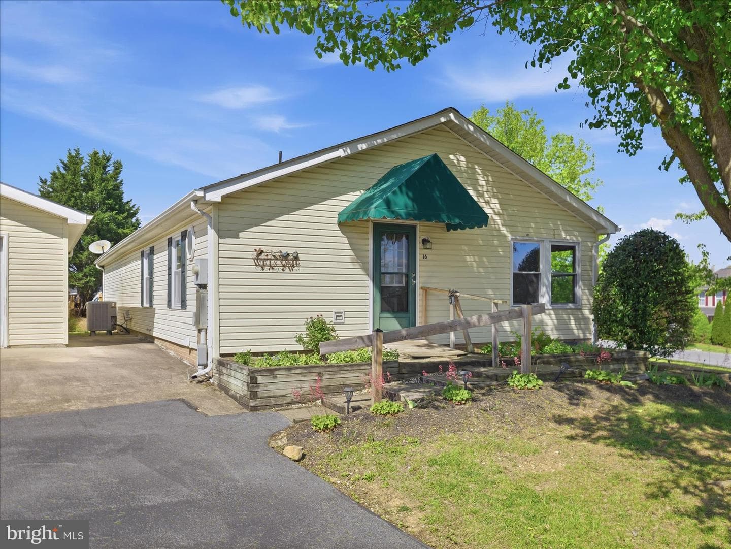 16 Teal Road N photo 29