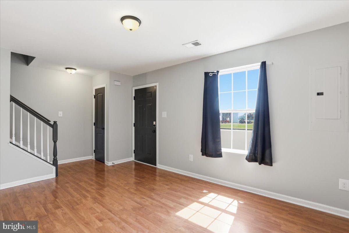 388 Dorothy Court photo 4