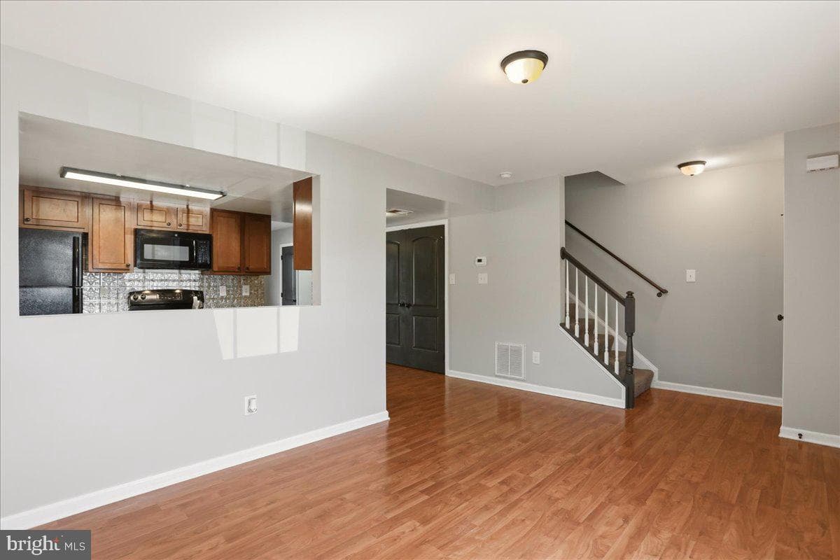 388 Dorothy Court photo 6