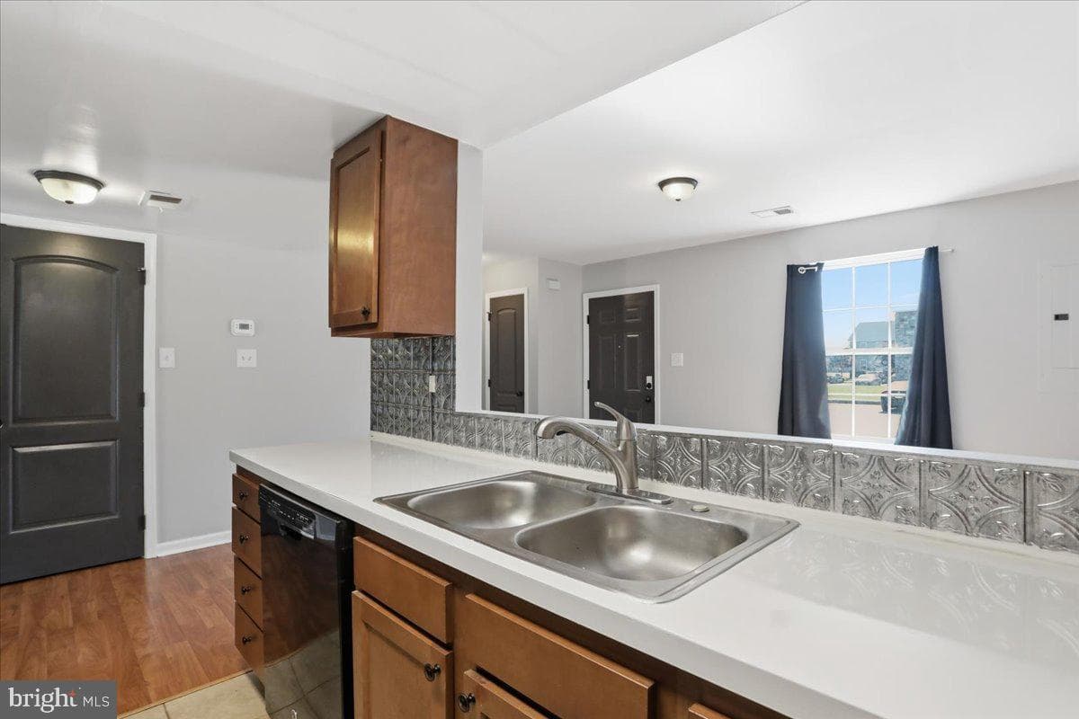 388 Dorothy Court photo 7