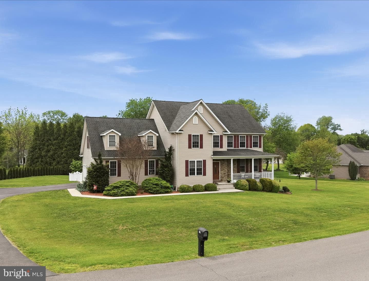 178 Stormfield Dr E photo 1