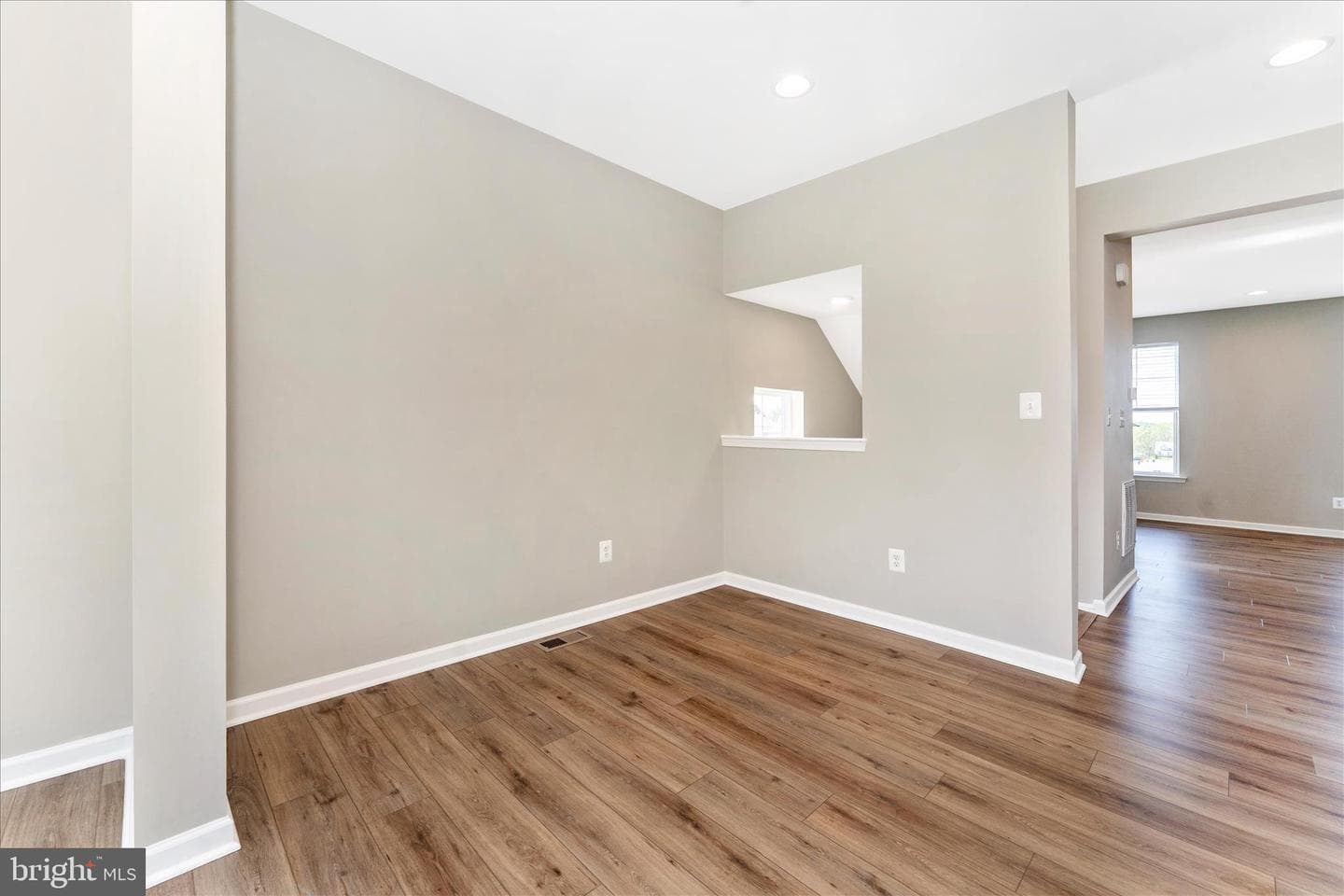 137 Mossdale Boulevard photo 21