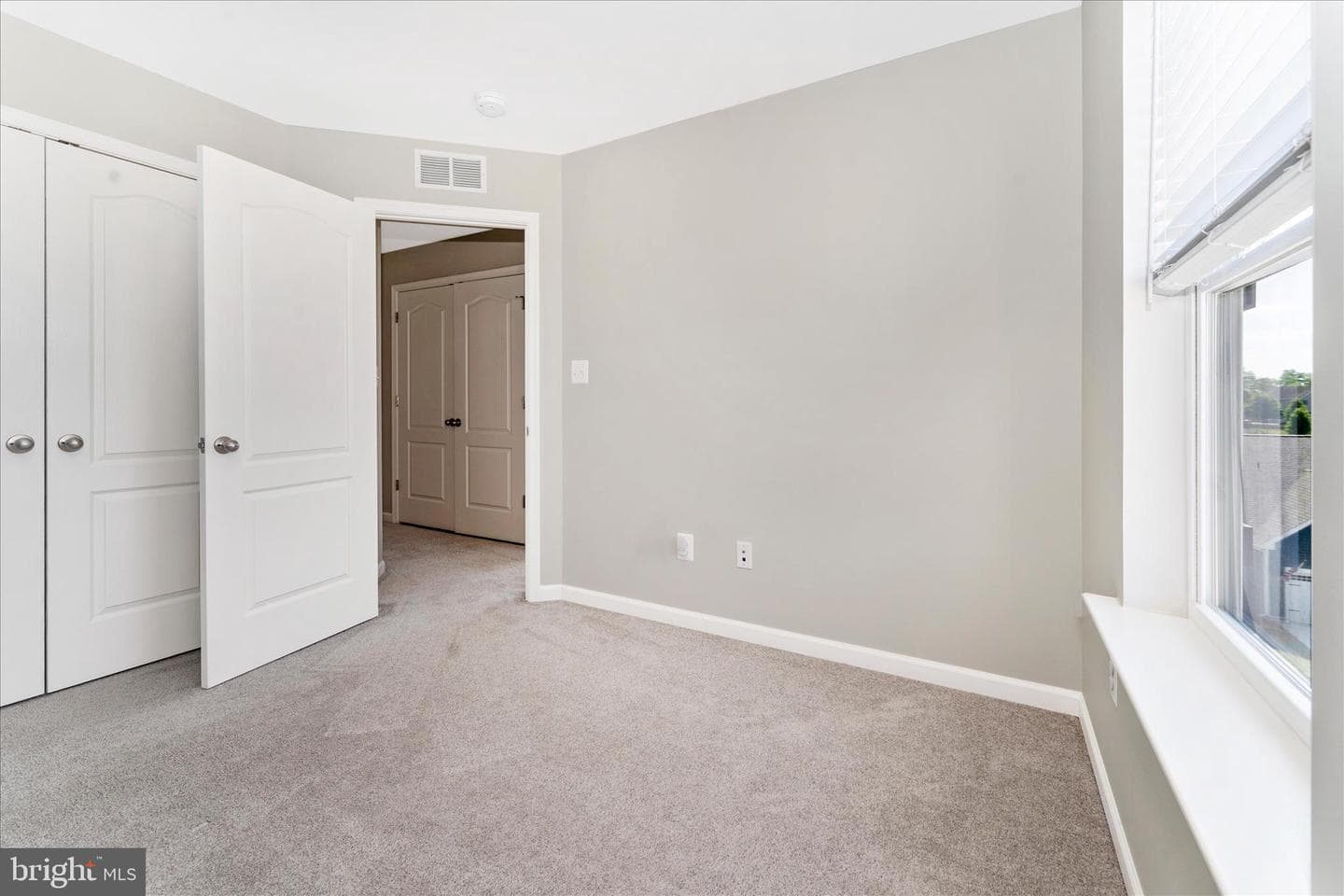 137 Mossdale Boulevard photo 38