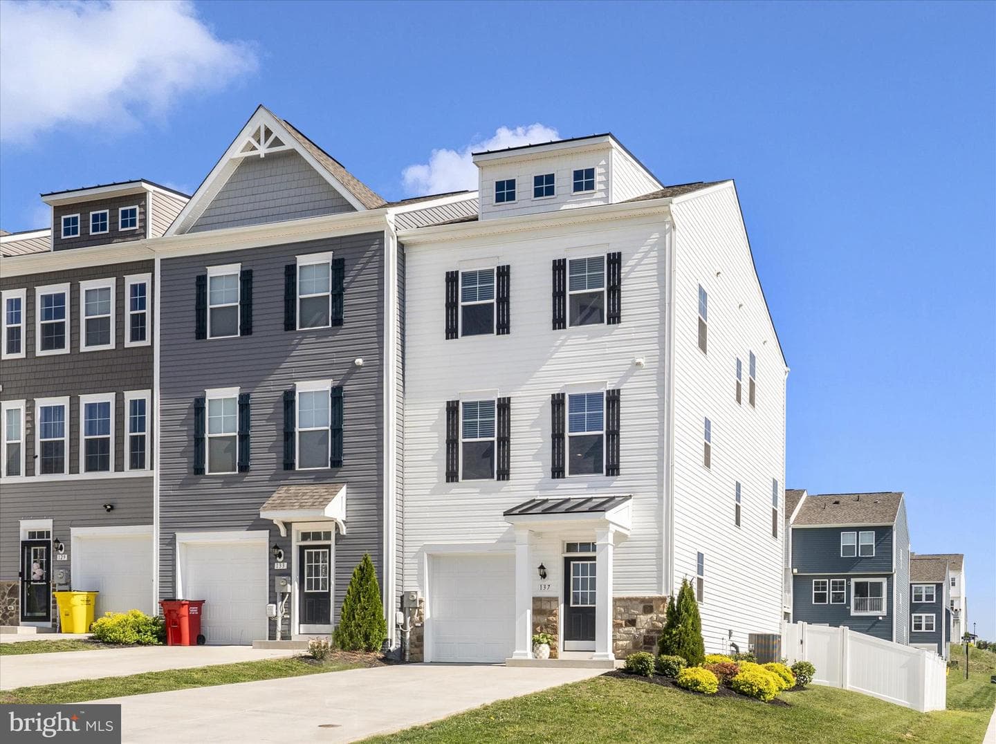137 Mossdale Boulevard photo 45