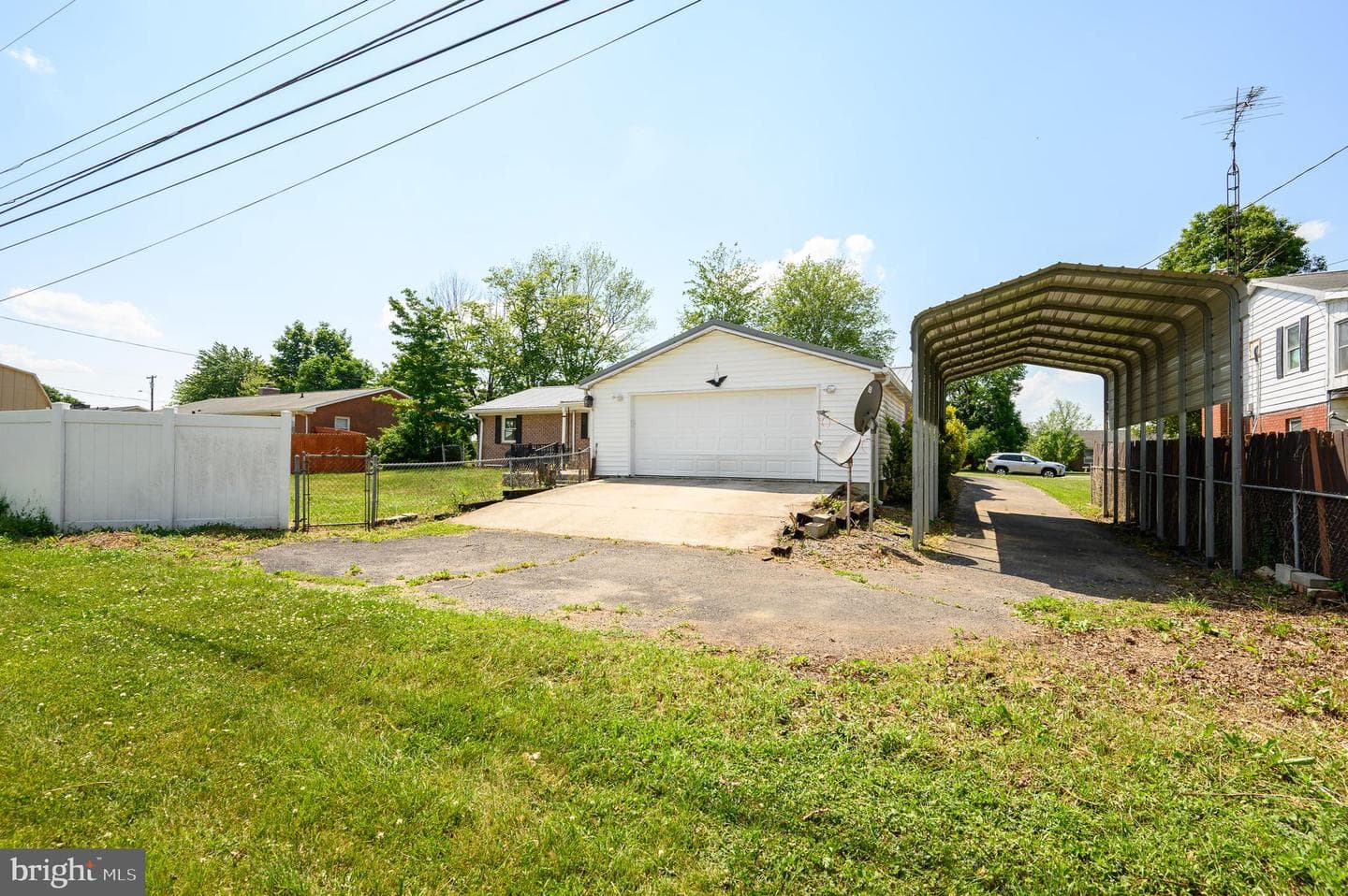 486 Richard Street photo 33