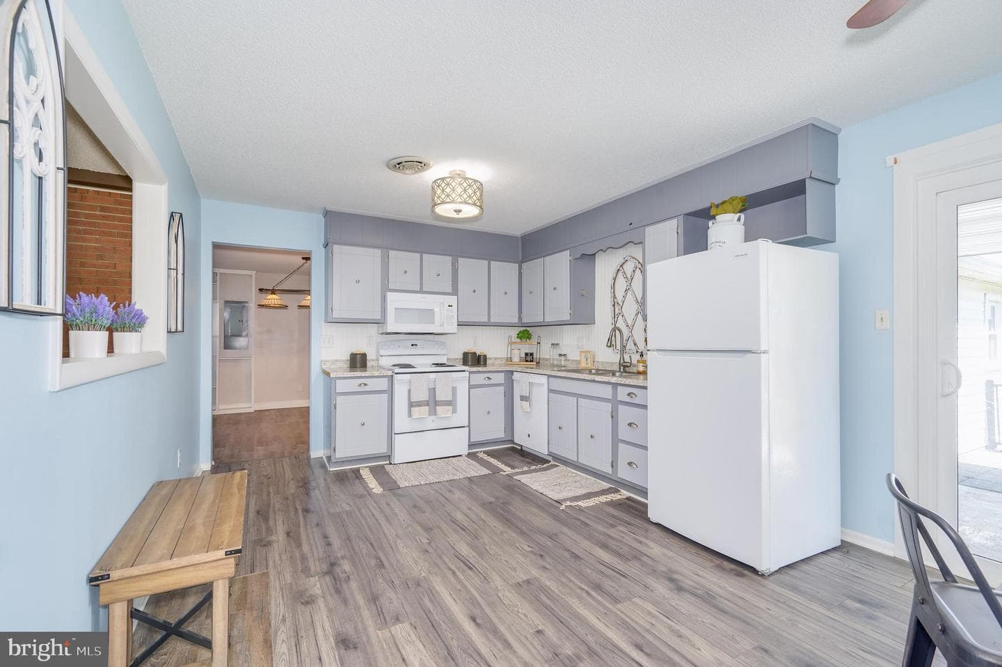 486 Richard Street photo 7