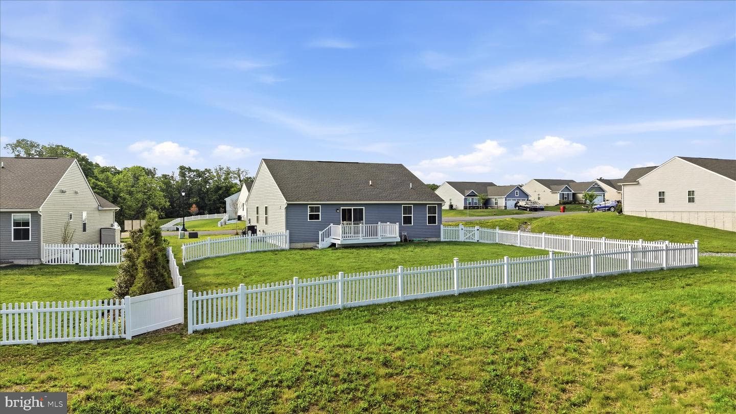 111 Hydro Road photo 40