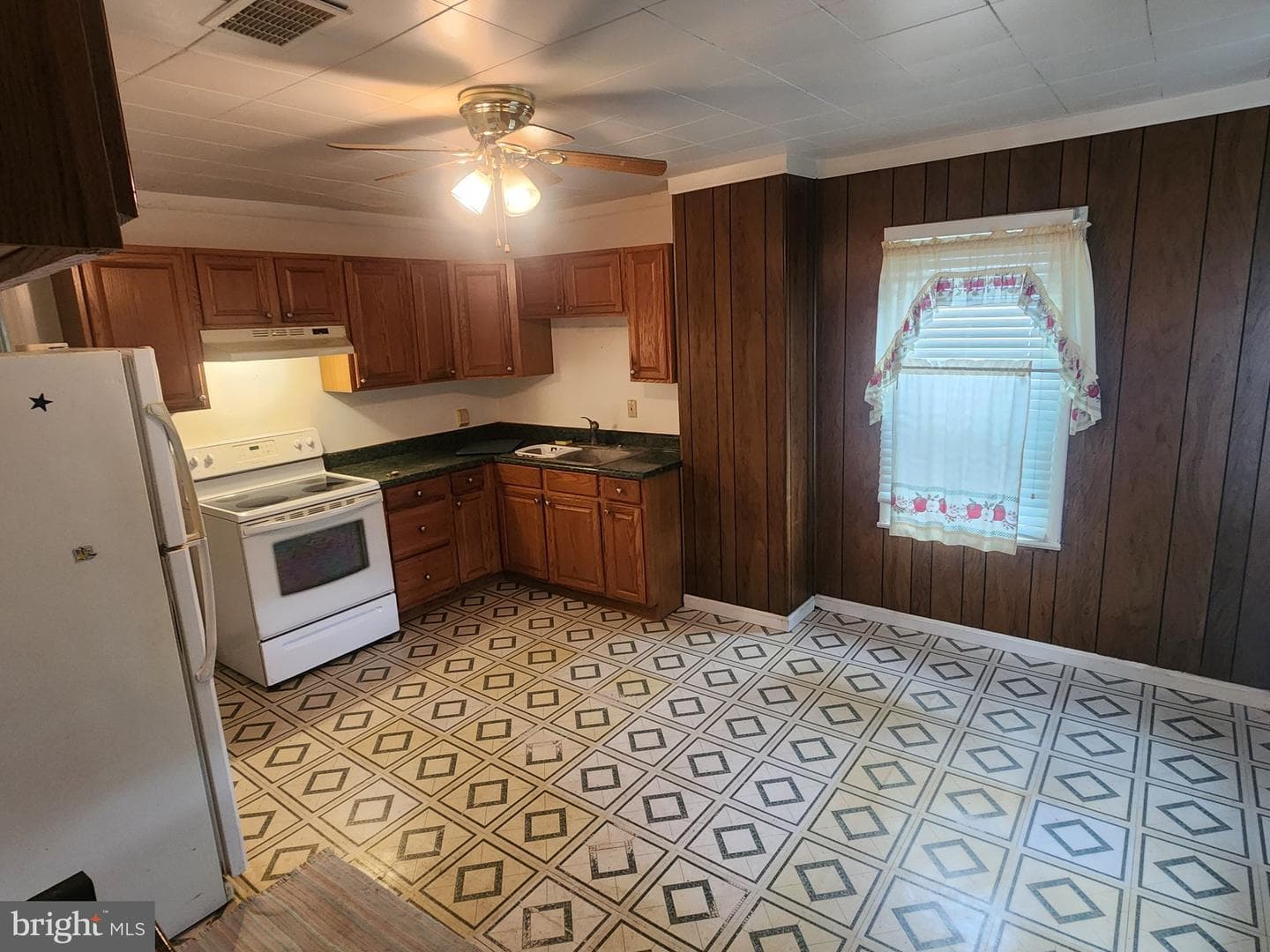 312 Auburn Street photo 5