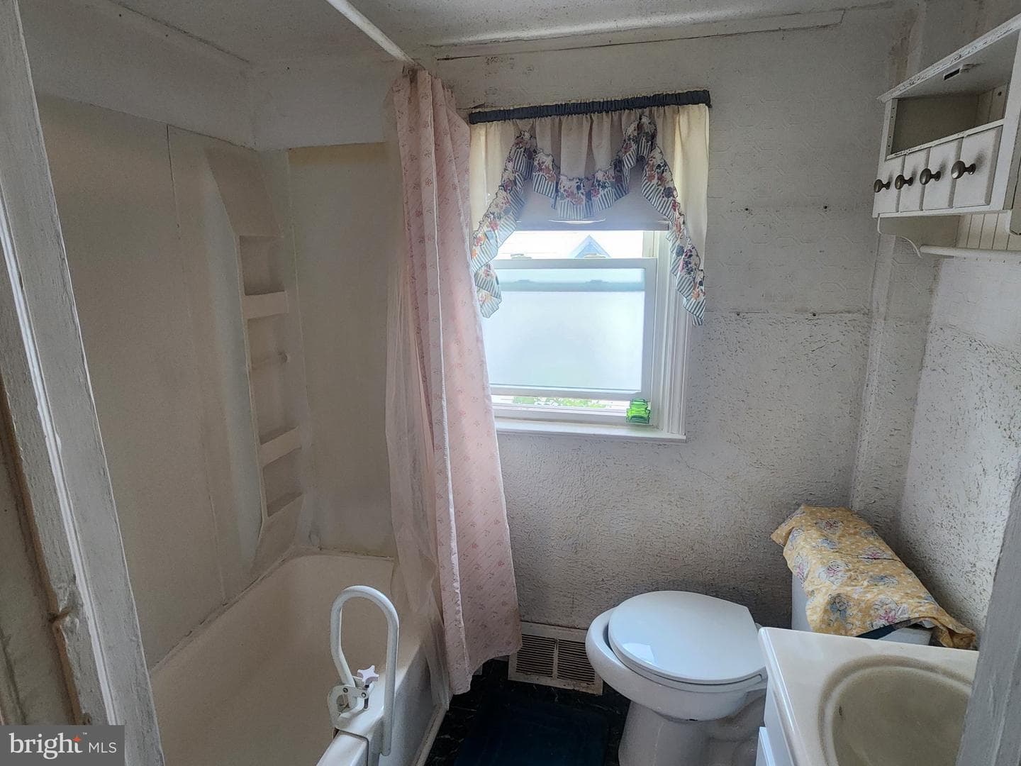312 Auburn Street photo 9