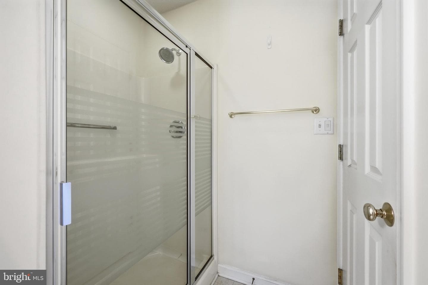 107 Palace Court photo 32