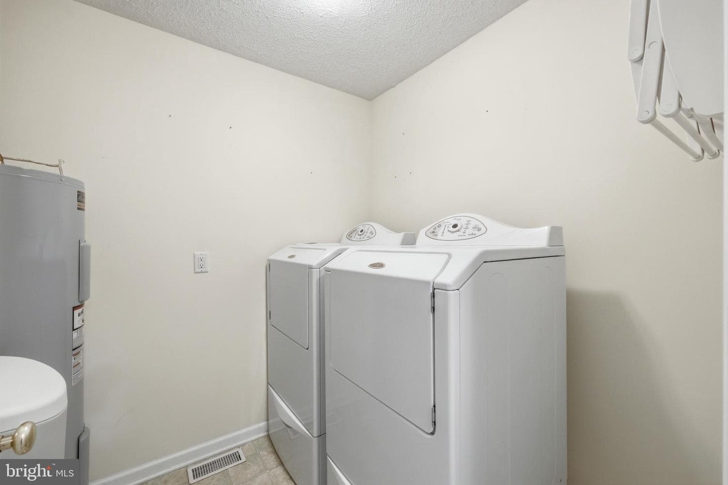 107 Palace Court photo 42