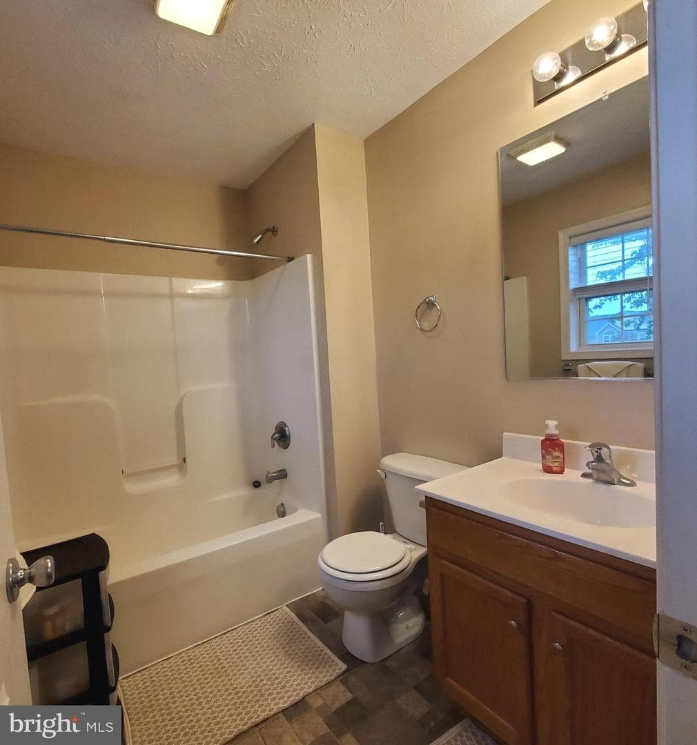 118 Strada Drive W photo 8