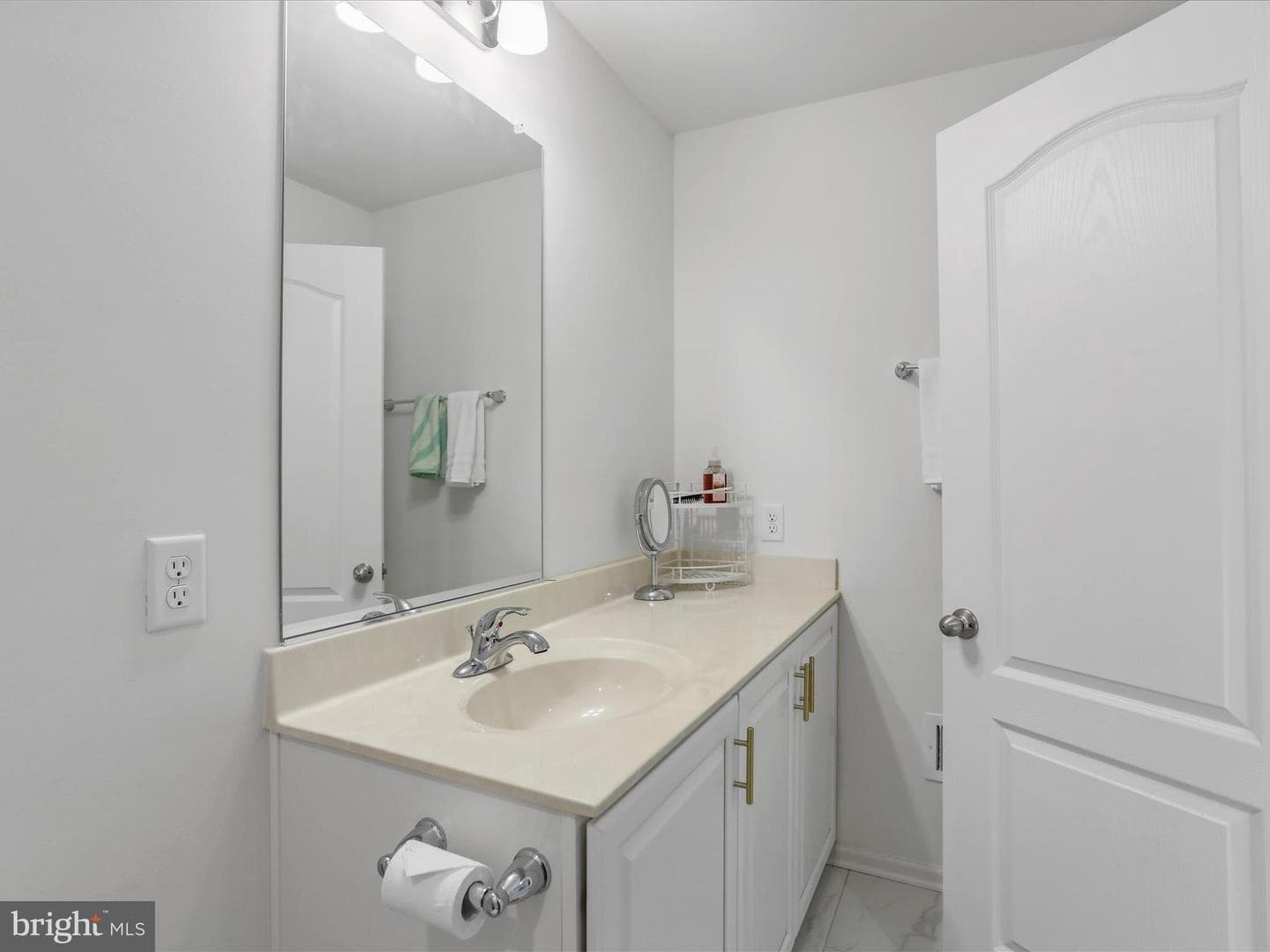 430 Eurasian Drive photo 14