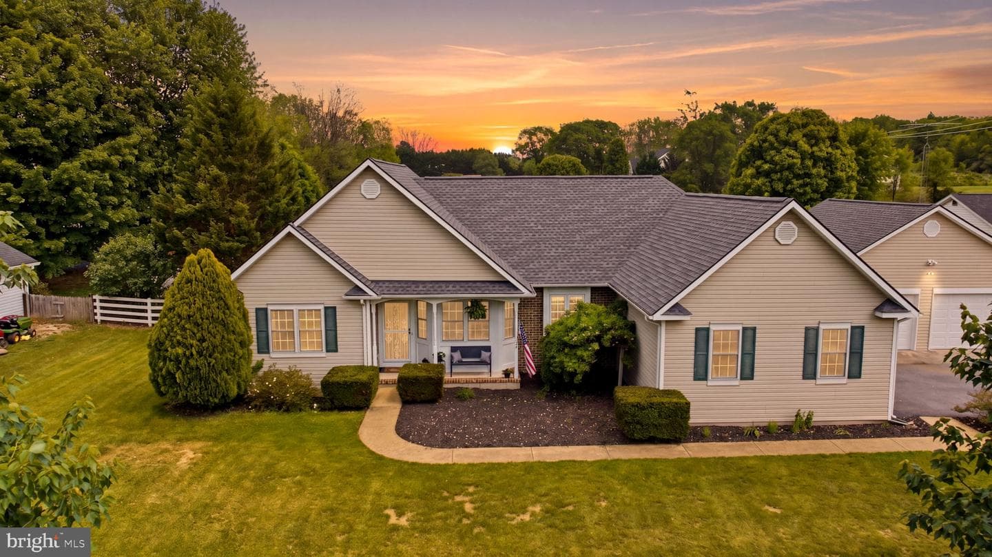 100 Capricorn Drive photo 1