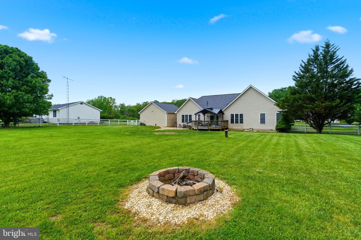 100 Capricorn Drive photo 48