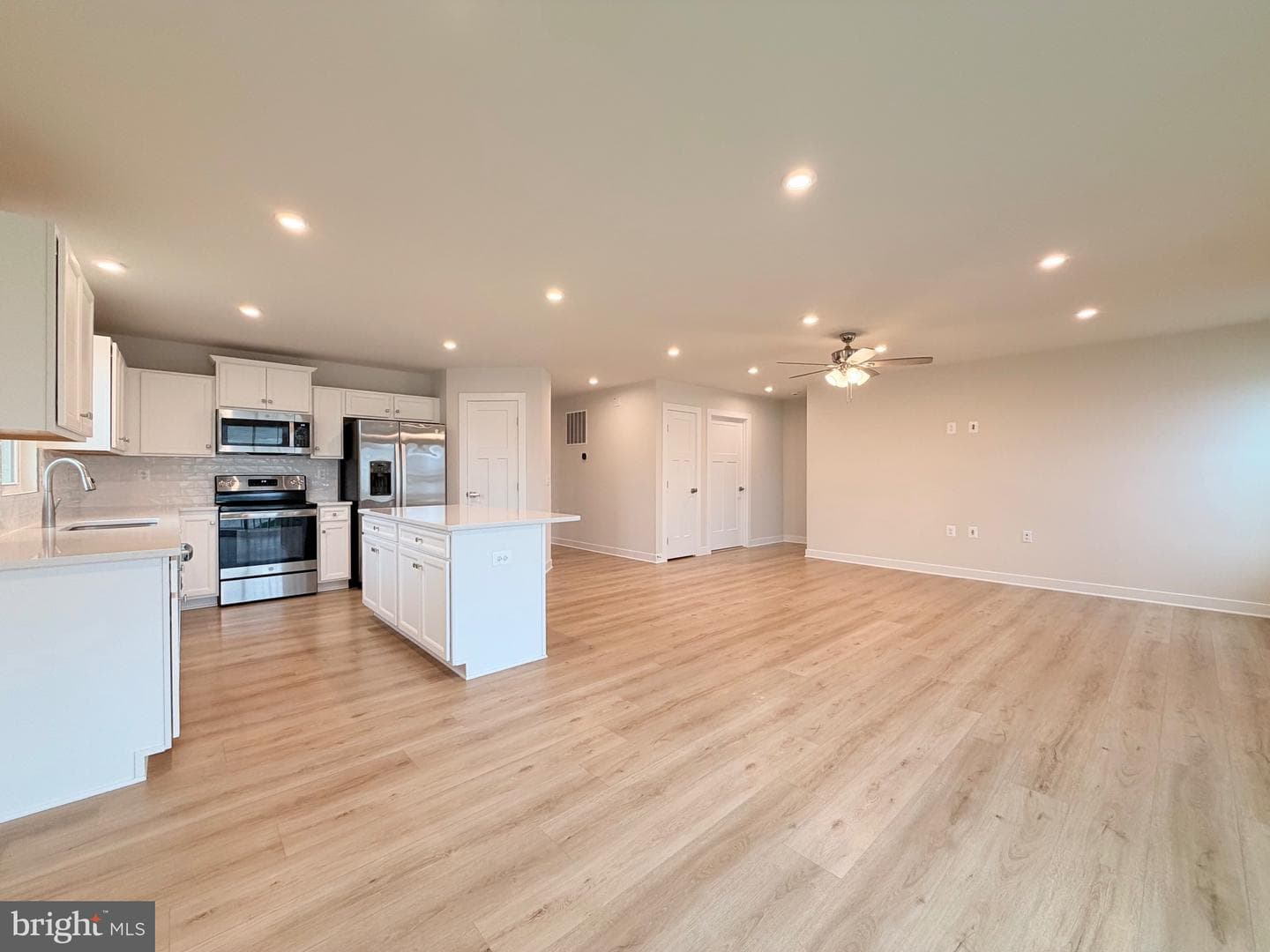 263 Hydro Road photo 4