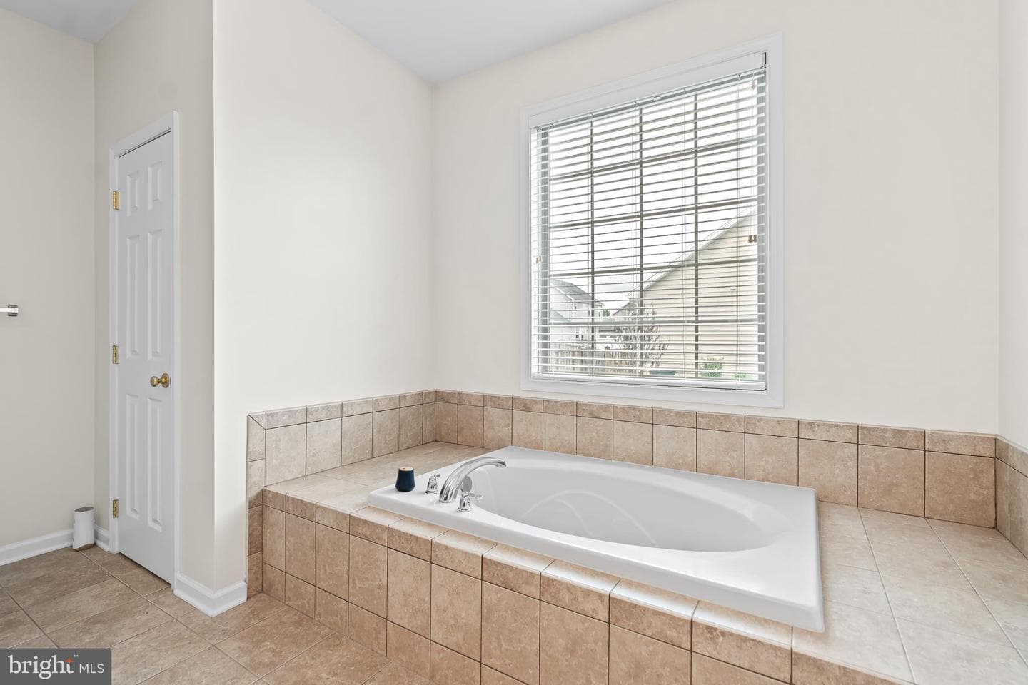 122 Balmoral Lane photo 27