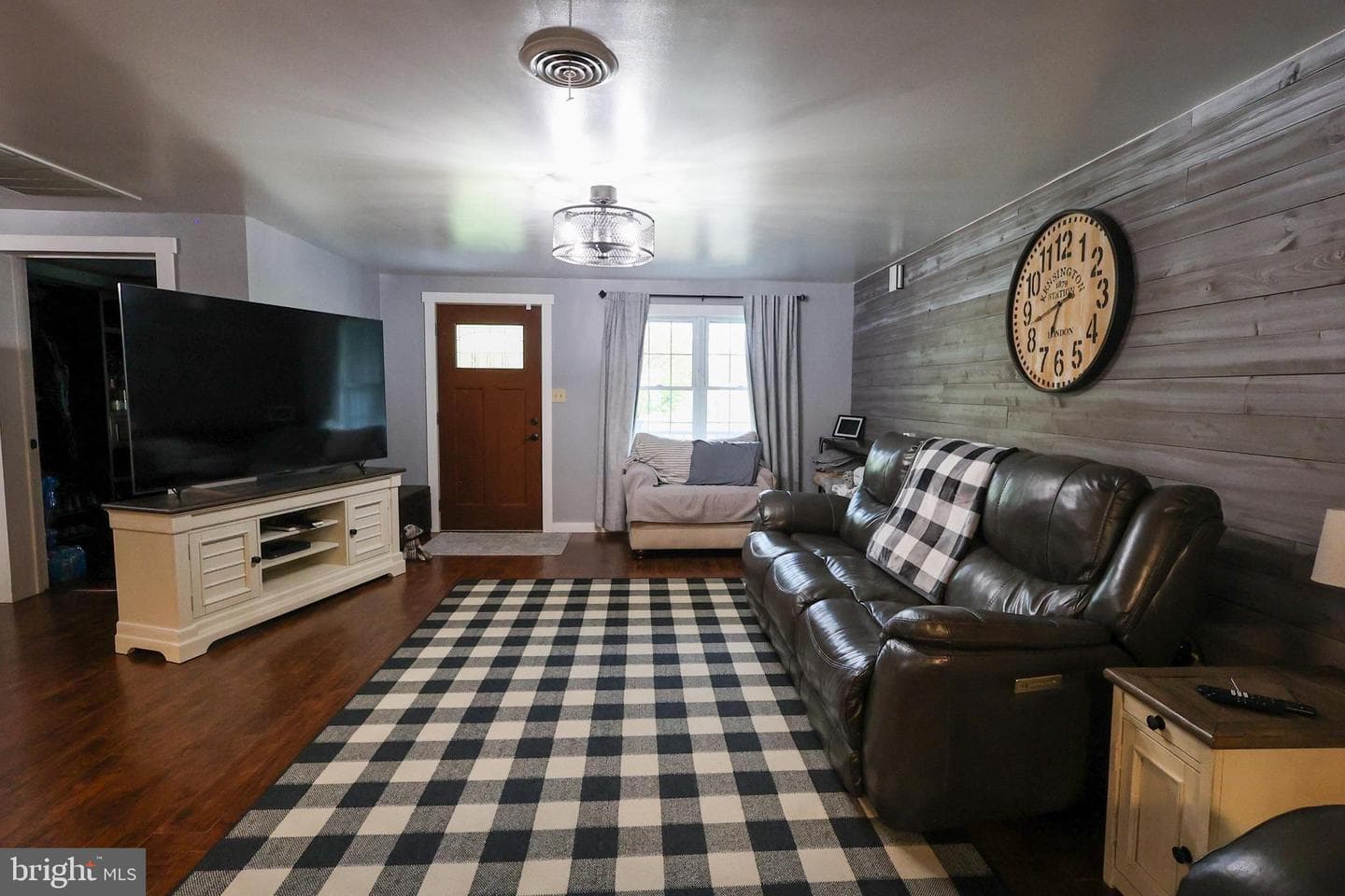 406 Hedrick Avenue photo 8