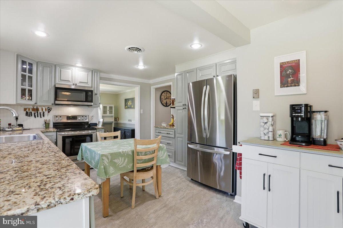 15 Sylvia Court photo 5