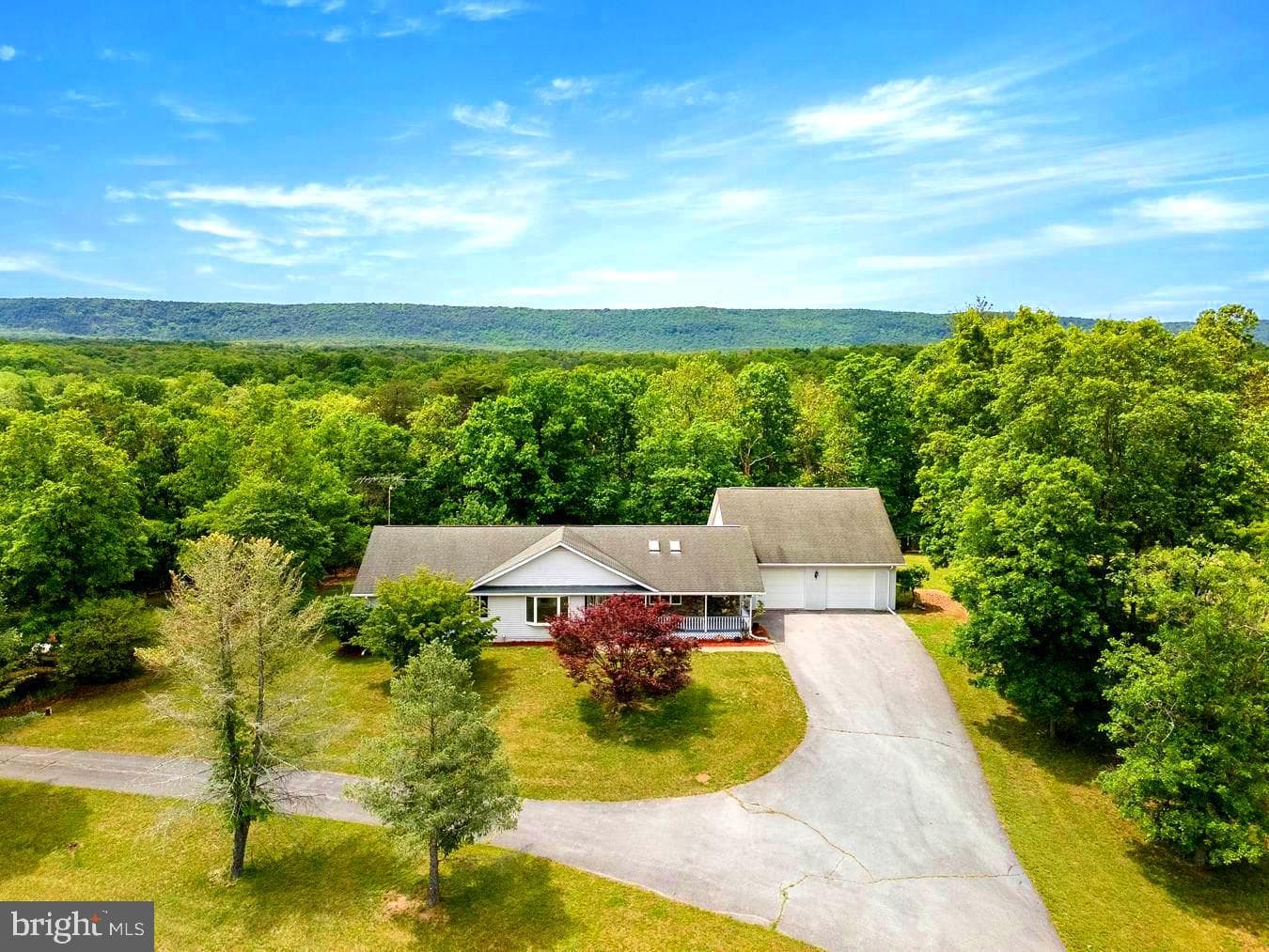 324 Sleepy Creek Rd, Hedgesville