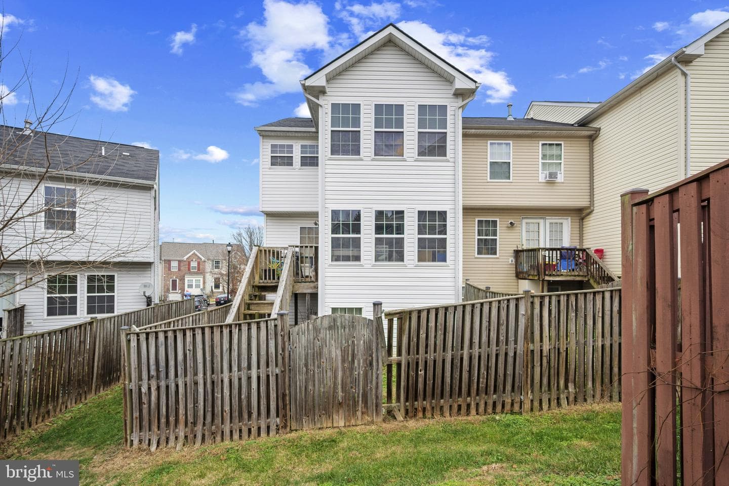 27 Litchfield Lane W photo 4