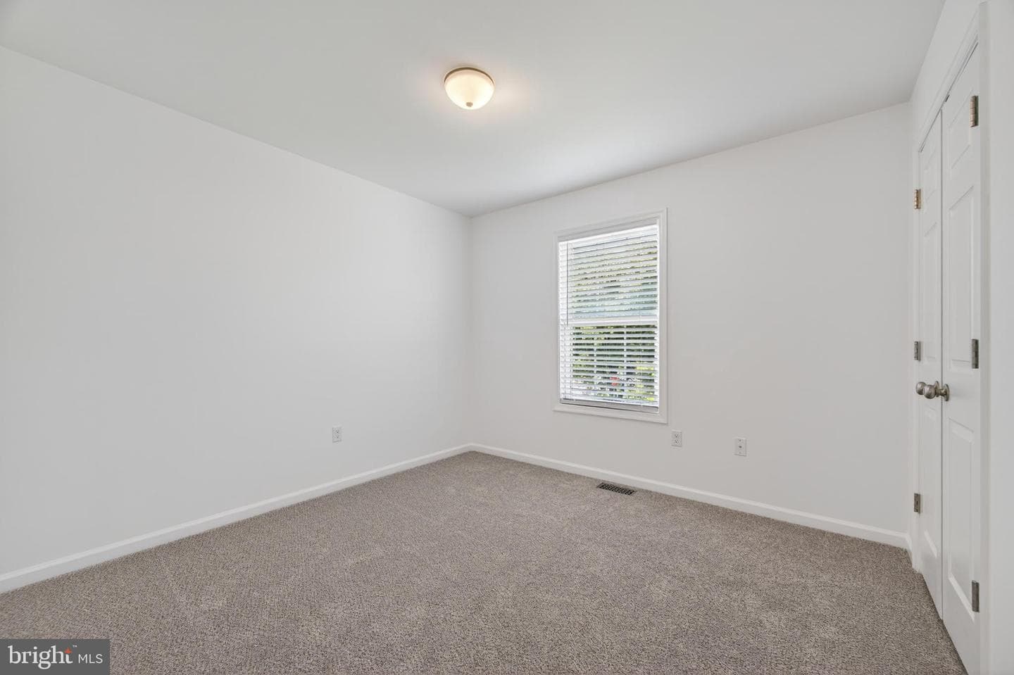 153 Eisenhower Circle photo 26
