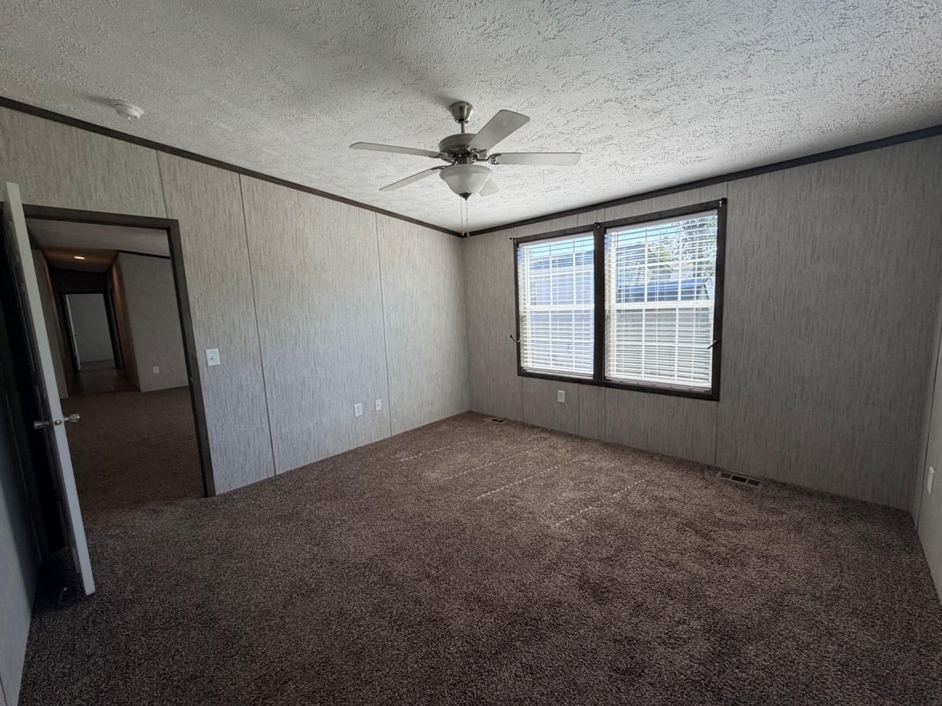 86 Apollo Court photo 13