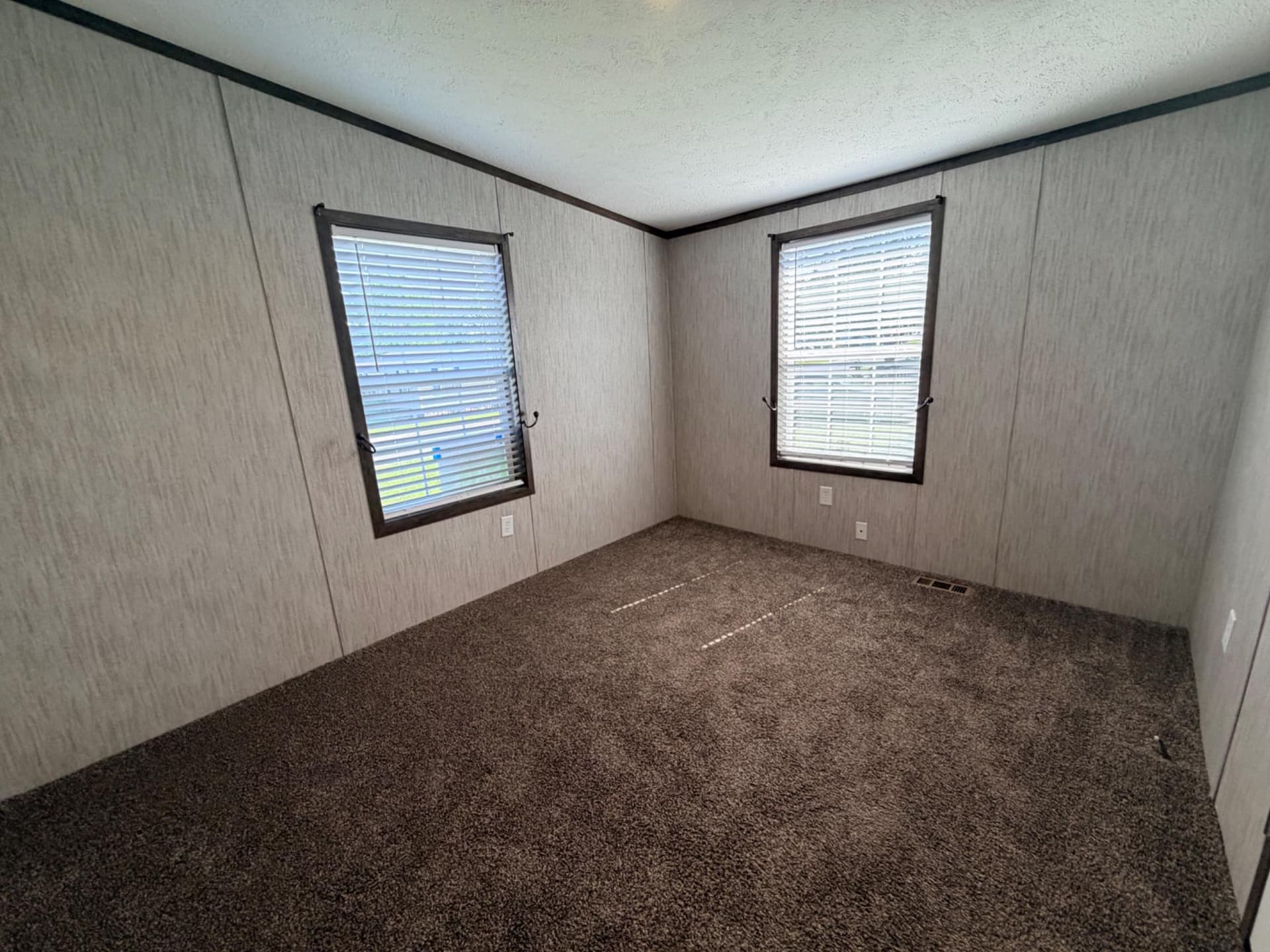 86 Apollo Court photo 21