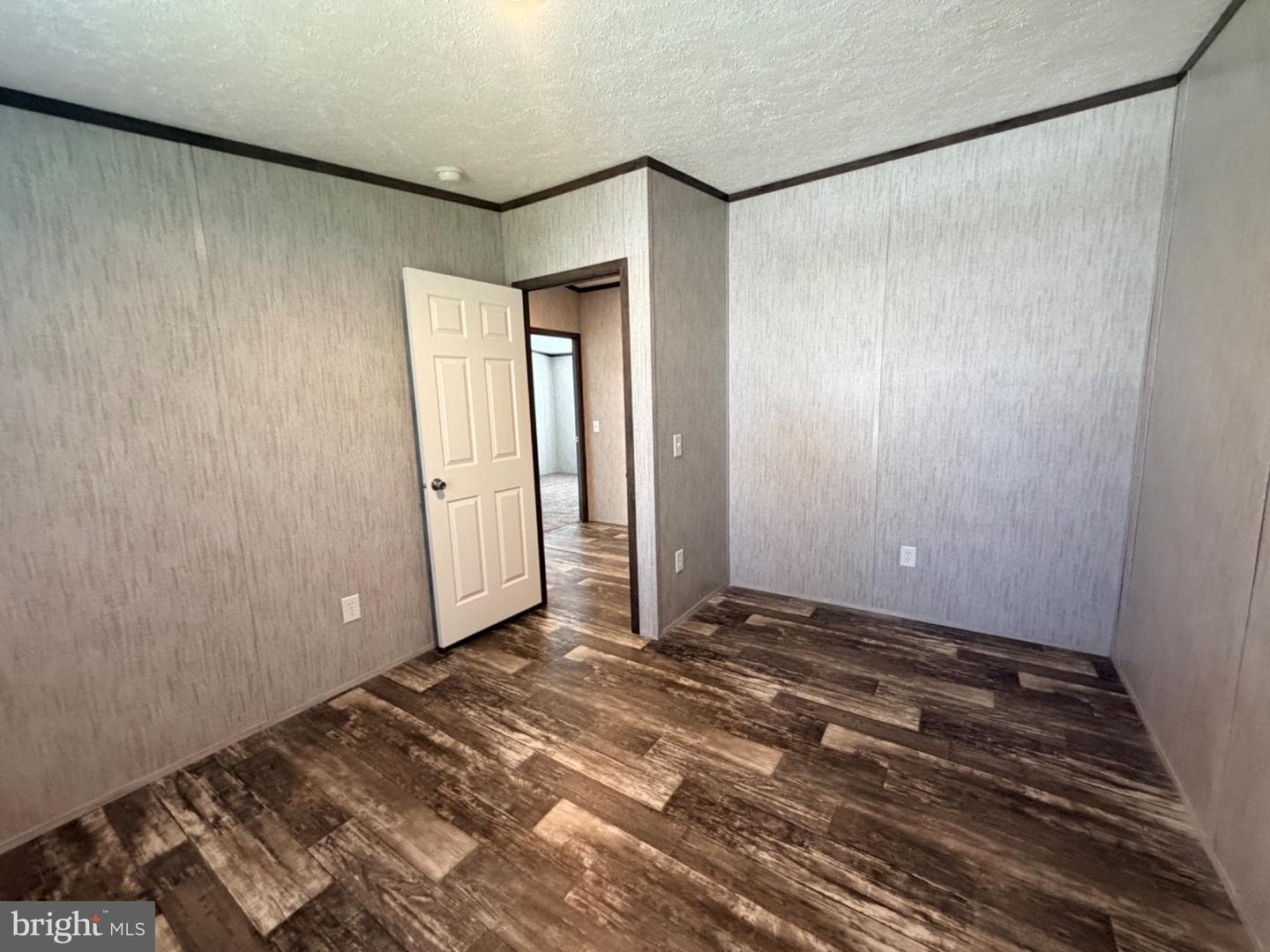 86 Apollo Court photo 26
