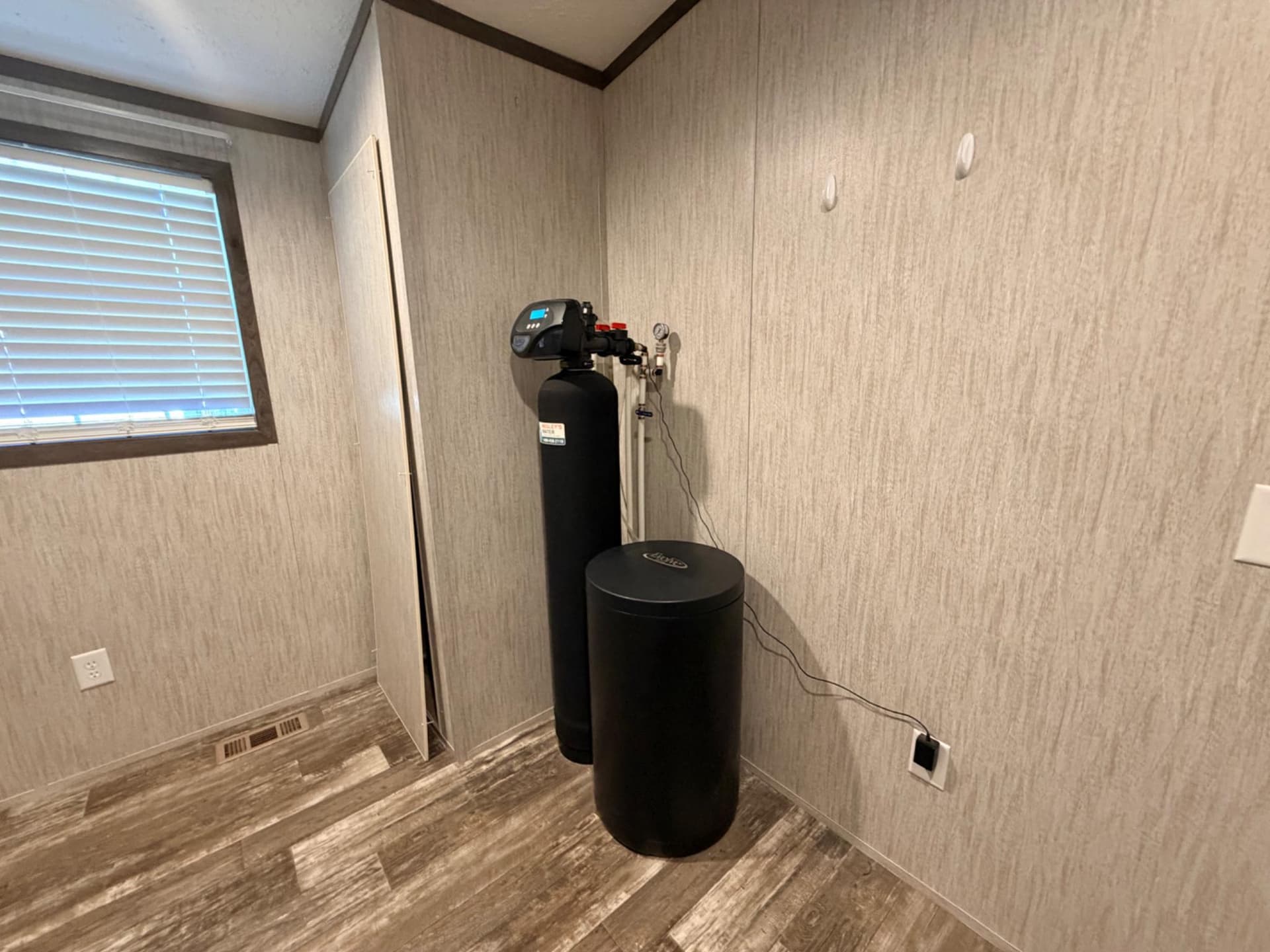 86 Apollo Court photo 29