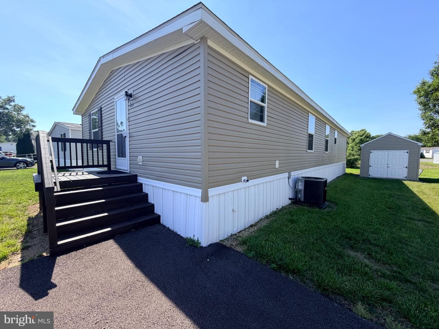 86 Apollo Court photo 3