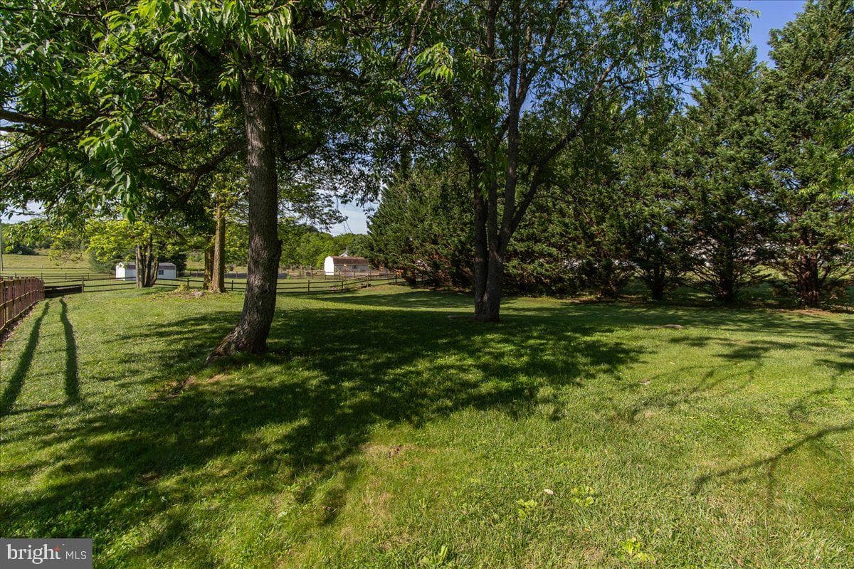 600 Canterbury Drive photo 27