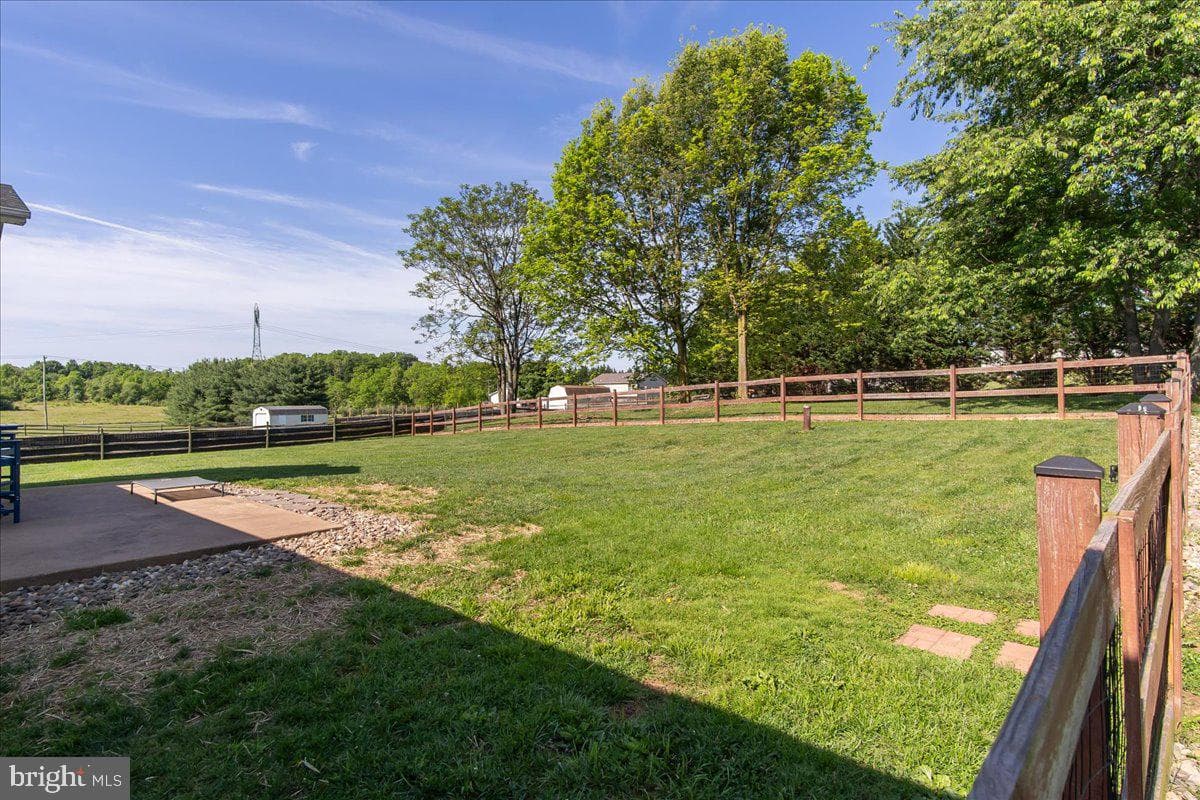 600 Canterbury Drive photo 28